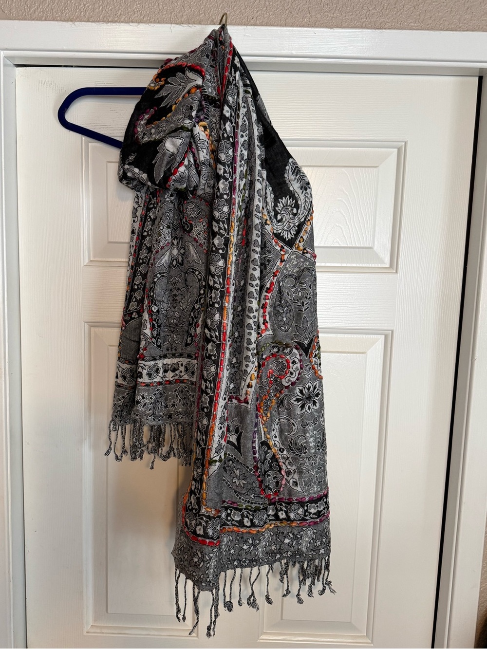 RAJ ANTHROPOLOGY INFINITI SCARF PAISLEY BLACK WITH GREY